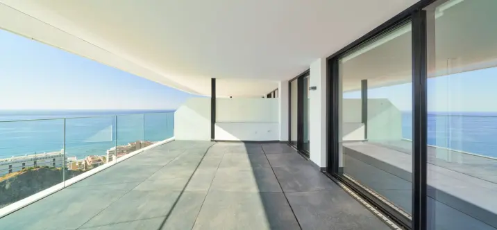 Venta de apartamento en planta media en Fuengirola 2