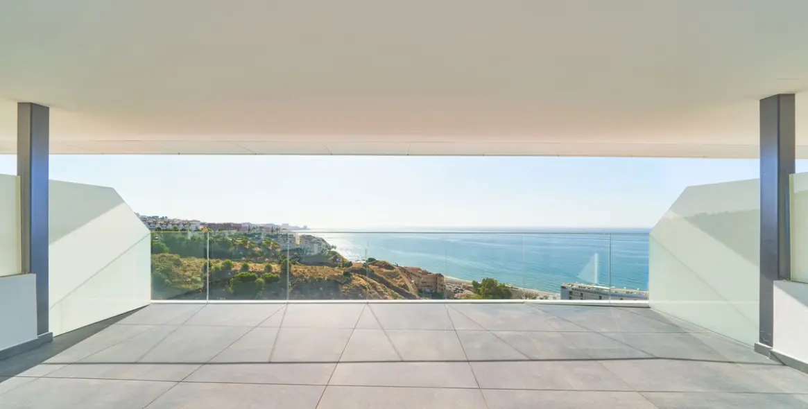 Sale of middle floor apartment in Fuengirola 6