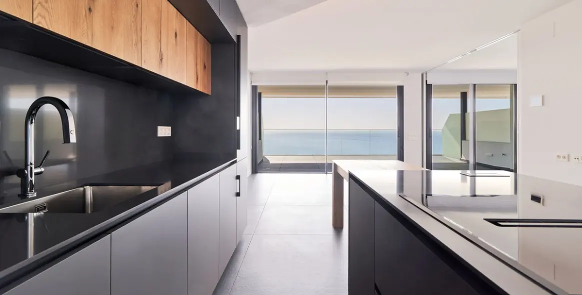 Sale of middle floor apartment in Fuengirola 11