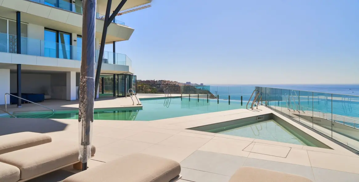 Sale of middle floor apartment in Fuengirola 29
