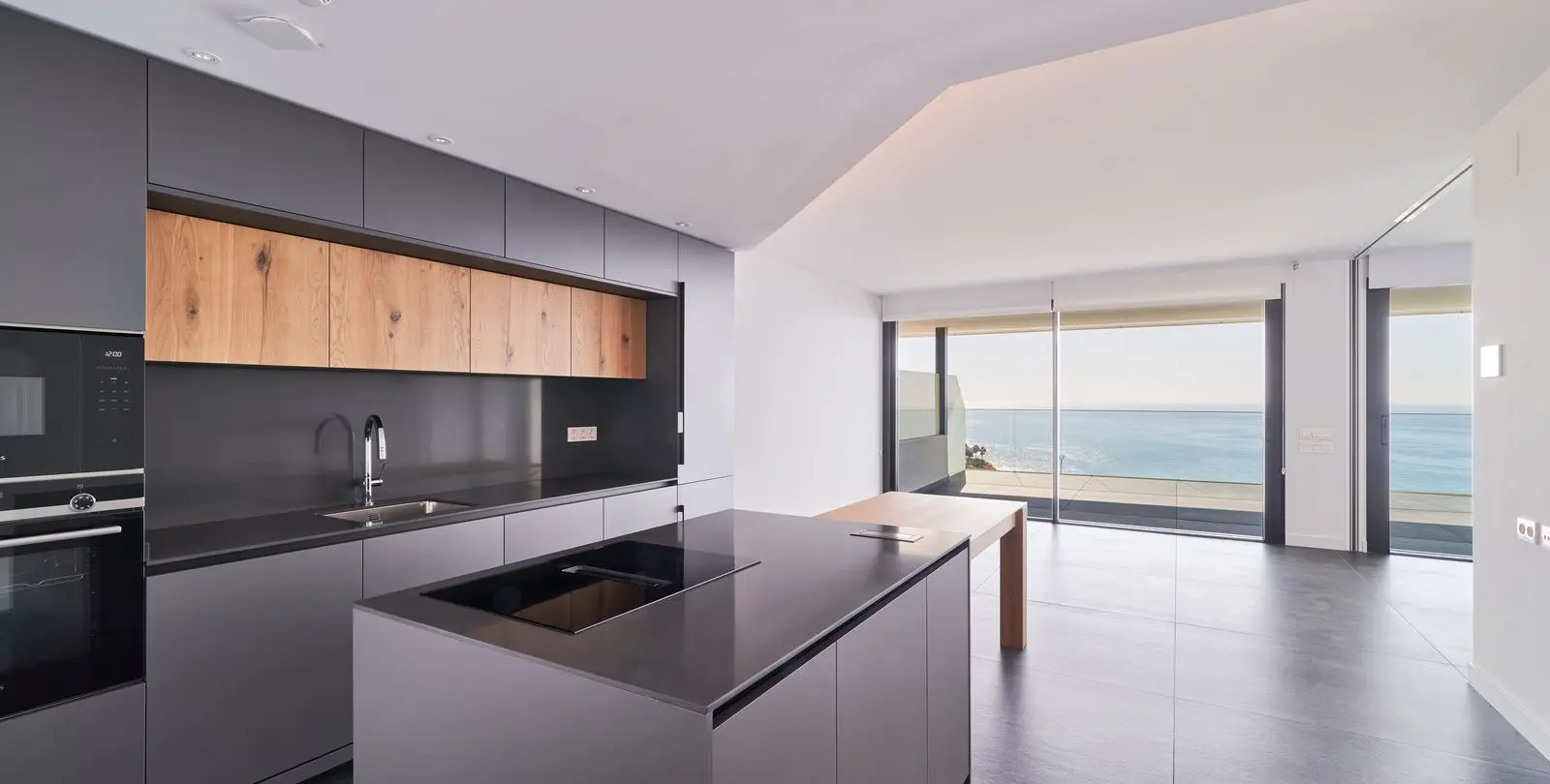 Sale of middle floor apartment in Fuengirola 1