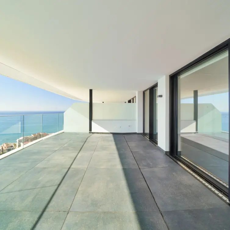 Sale of middle floor apartment in Fuengirola