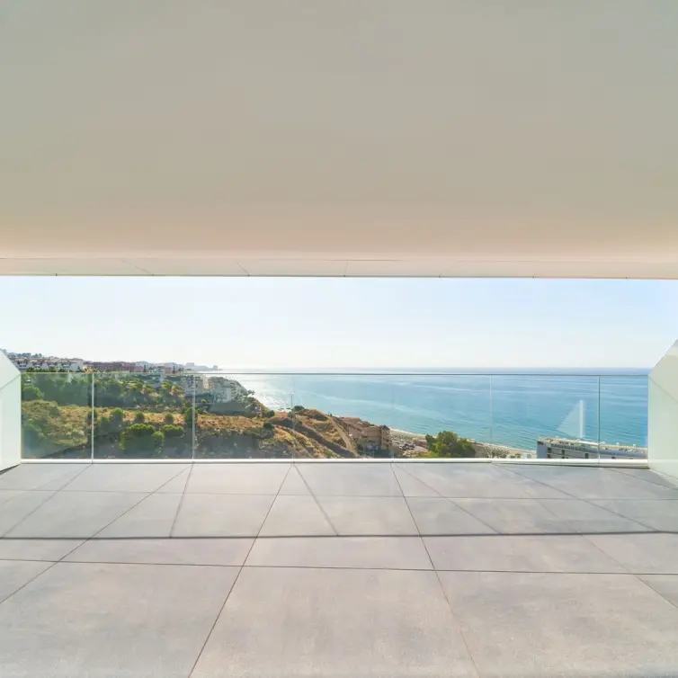 Sale of middle floor apartment in Fuengirola