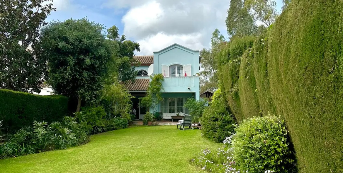 Продажа  отдельно стоящей виллы в Guadalmina Alta 1