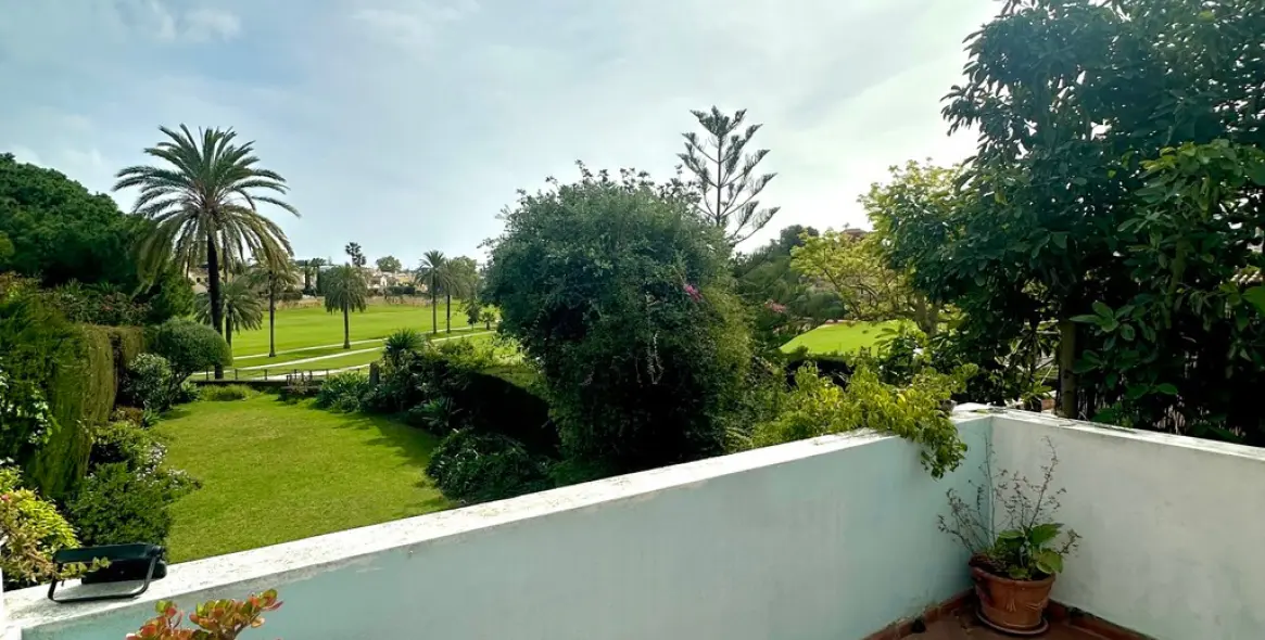 Продажа  отдельно стоящей виллы в Guadalmina Alta 5