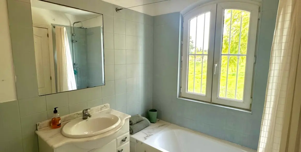 Продажа  отдельно стоящей виллы в Guadalmina Alta 18