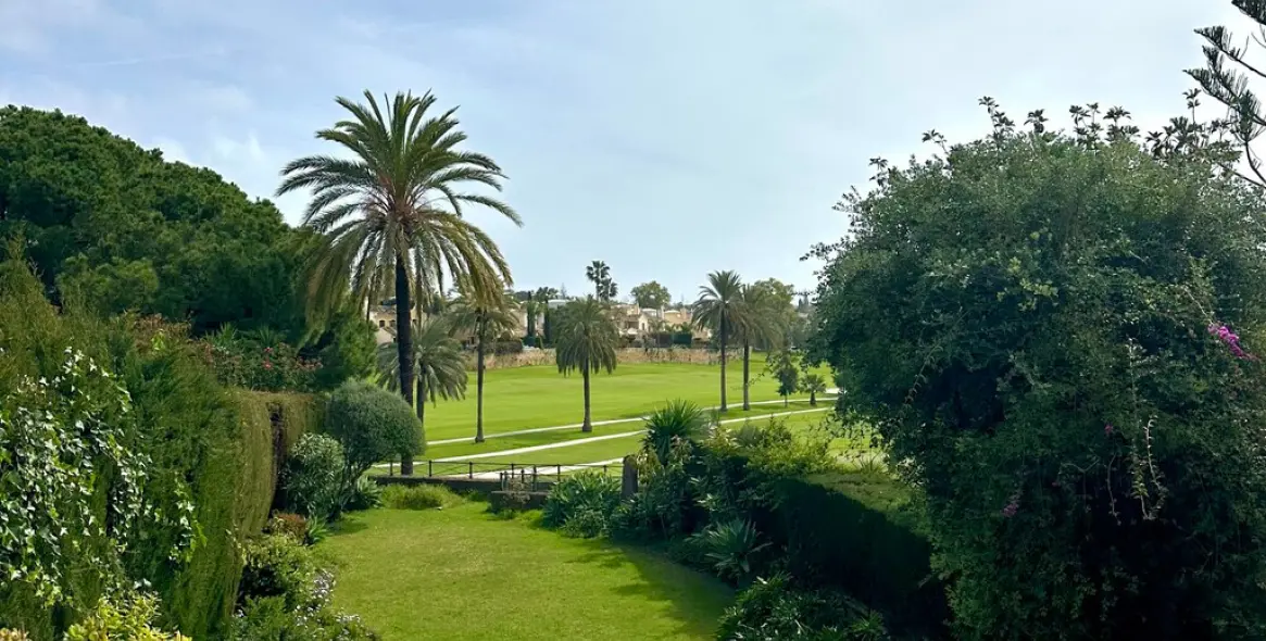 Продажа  отдельно стоящей виллы в Guadalmina Alta 26