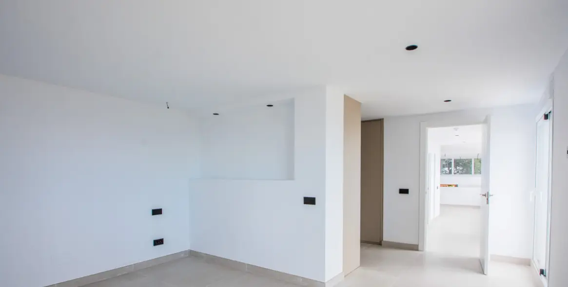 Venta de apartamento en planta media en La Mairena 14