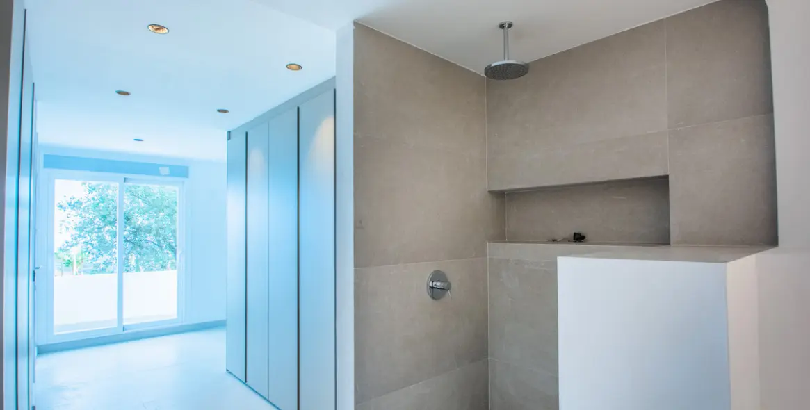 Venta de apartamento en planta media en La Mairena 18