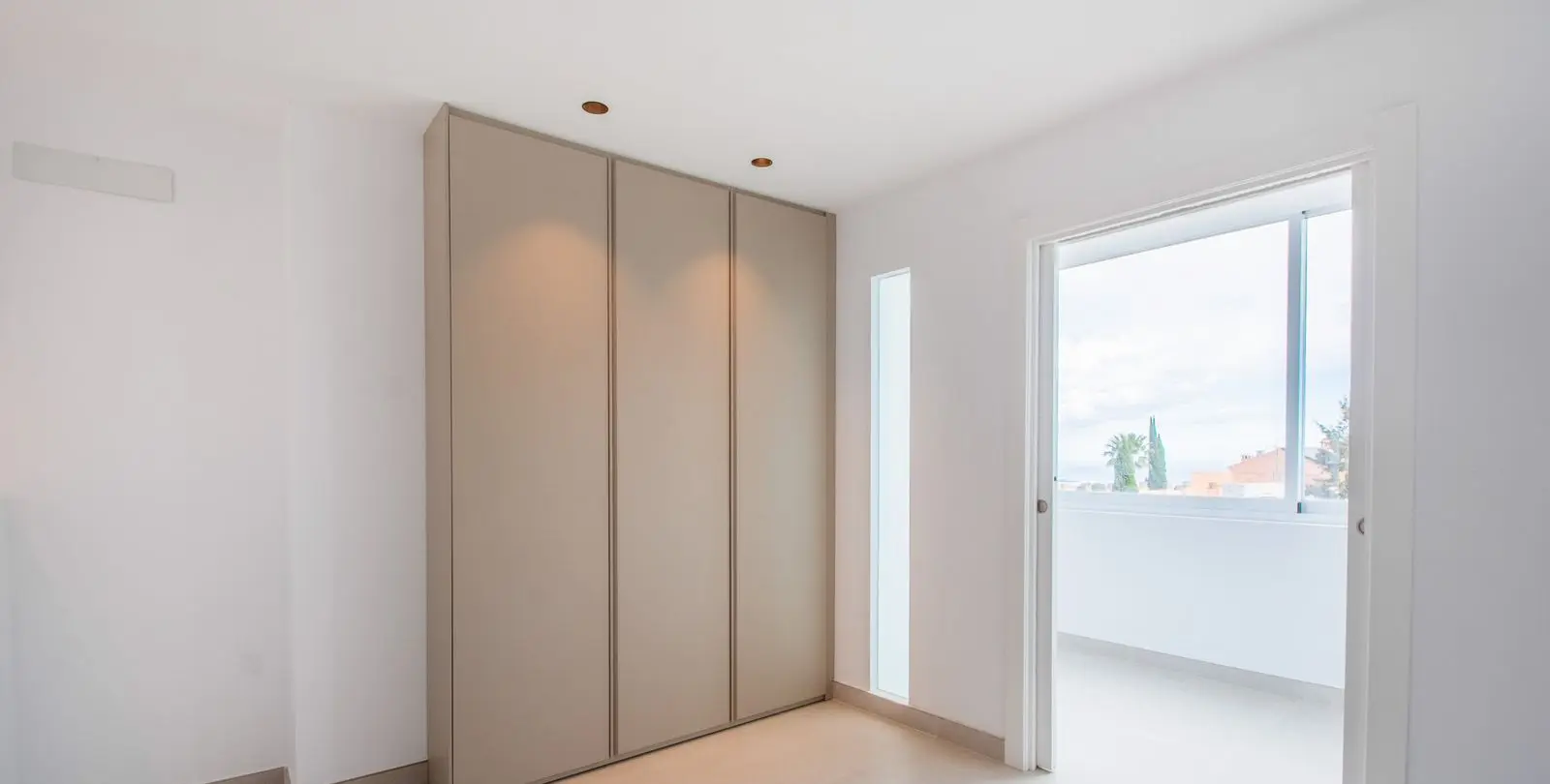 Long-term rent of middle floor apartment in La Mairena 15