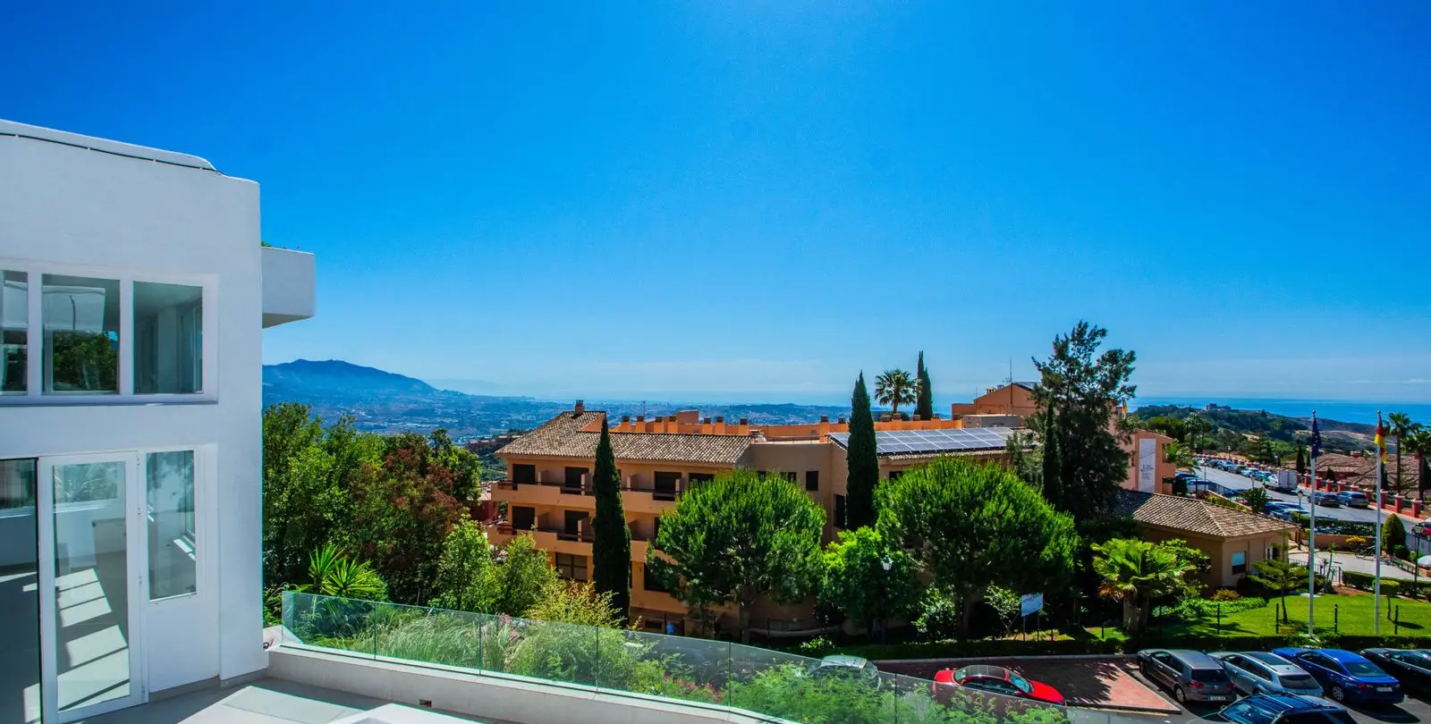 Long-term rent of middle floor apartment in La Mairena 27