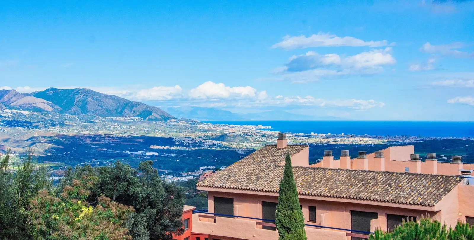 Long-term rent of middle floor apartment in La Mairena 31