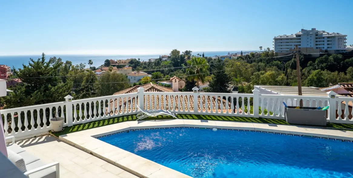 Sale of detached villa in Fuengirola 2