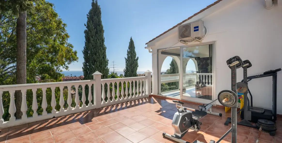 Sale of detached villa in Fuengirola 16