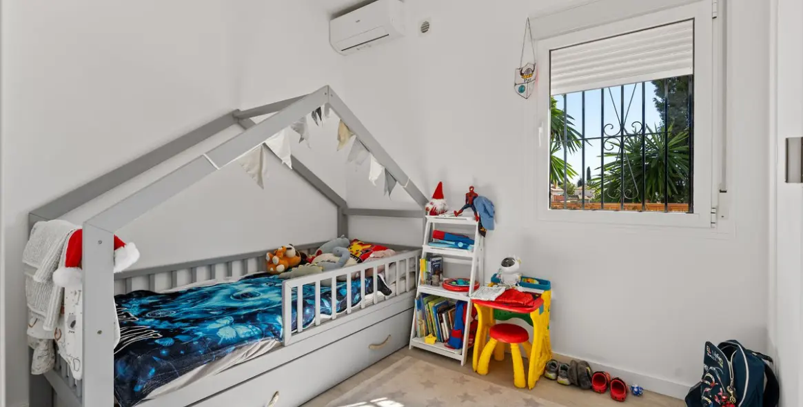 Sale of detached villa in Fuengirola 33