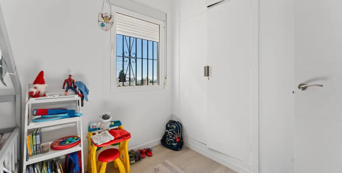 Sale of detached villa in Fuengirola 34