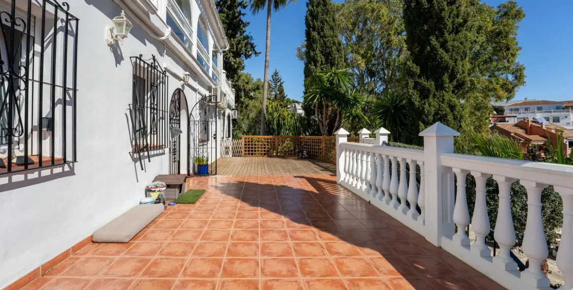 Sale of detached villa in Fuengirola 38