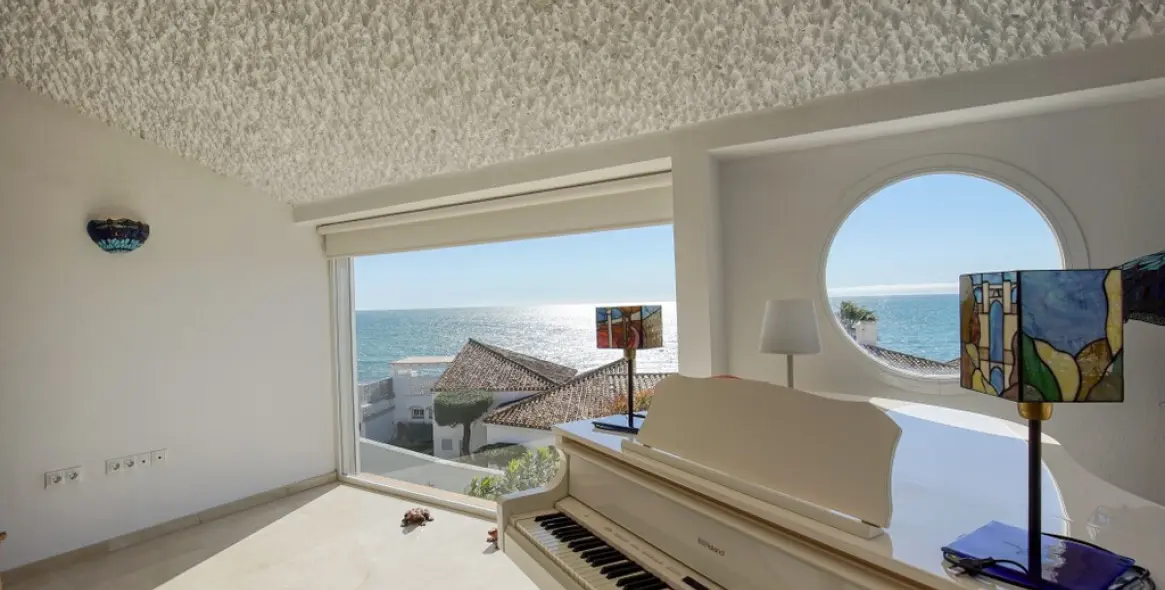 Venta de villa independiente en Estepona 1