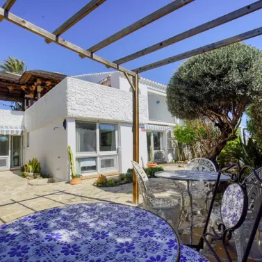 Venta de villa independiente en Estepona