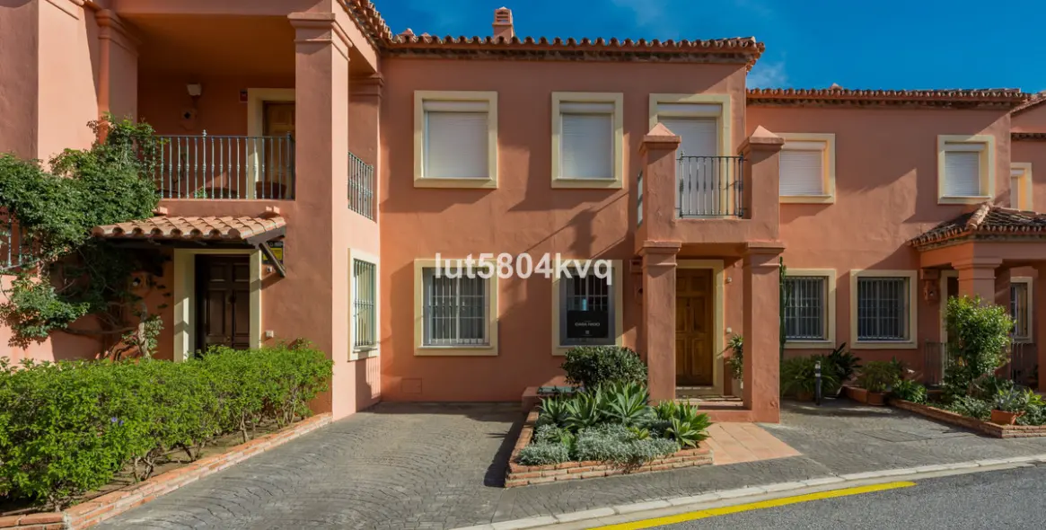 Продажа двухуровневых апартаментов в La Quinta 8