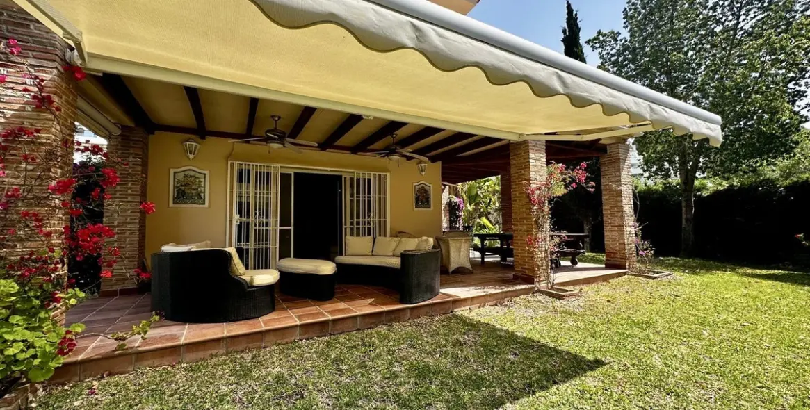 Venta de villa independiente en Calahonda 1