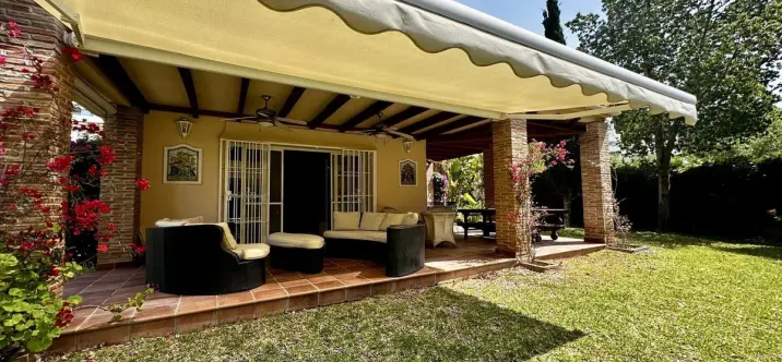 Venta de villa independiente en Calahonda 0