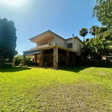 Venta de villa independiente en Calahonda