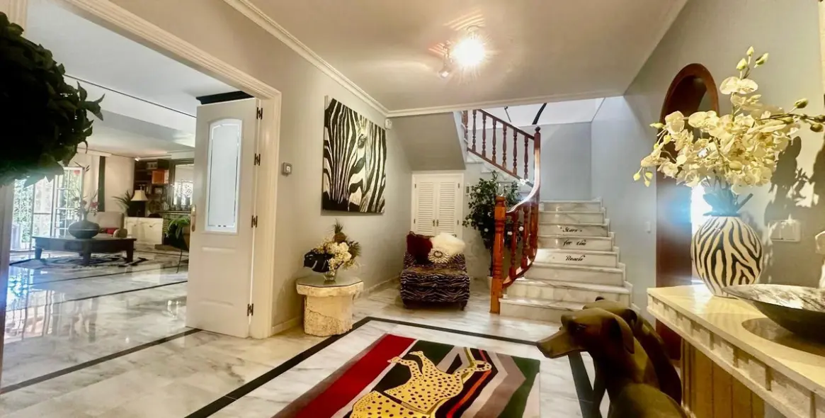 Venta de villa independiente en Calahonda 8