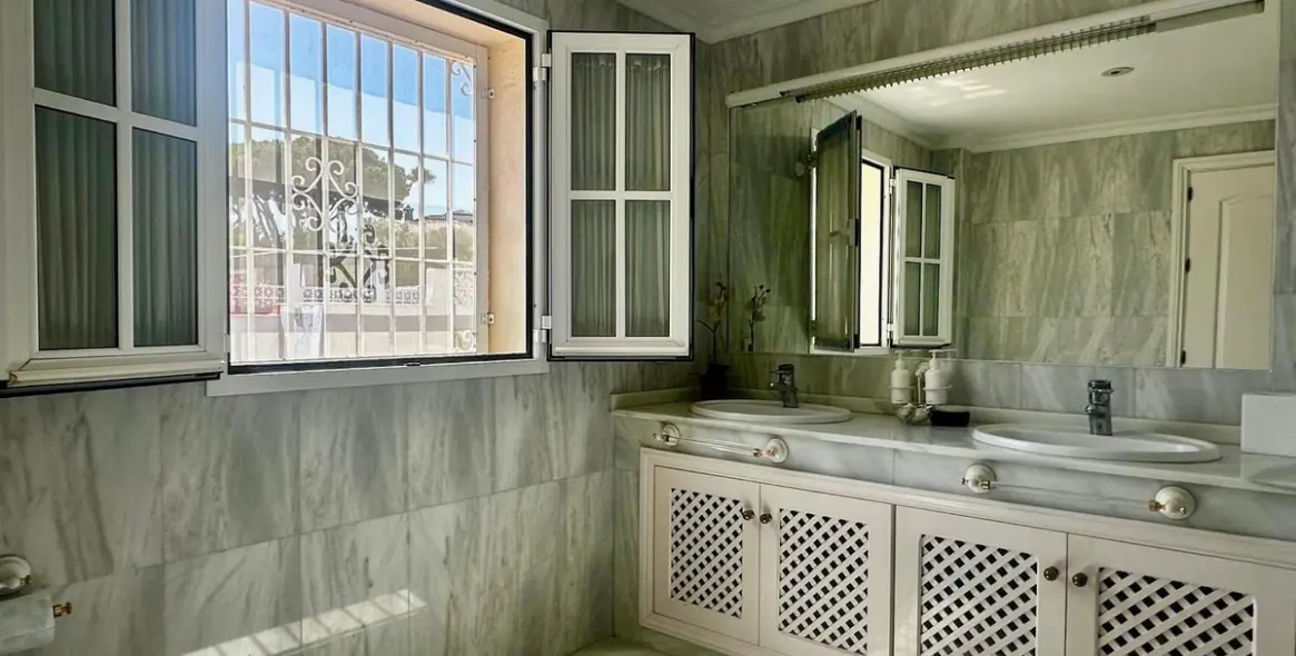 Venta de villa independiente en Calahonda 18