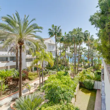 Venta de apartamento en planta media en The Golden Mile