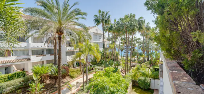 Venta de apartamento en planta media en The Golden Mile 0