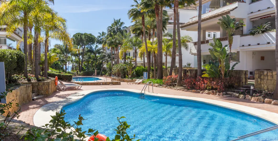 Venta de apartamento en planta media en The Golden Mile 2