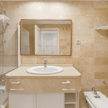 Venta de apartamento en planta media en The Golden Mile