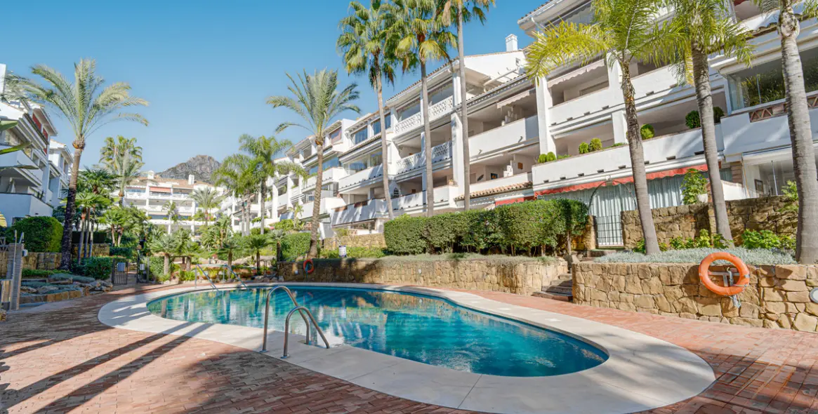 Venta de apartamento en planta media en The Golden Mile 7