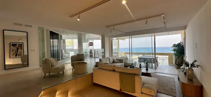 Venta de apartamento en planta media en Marbella 0