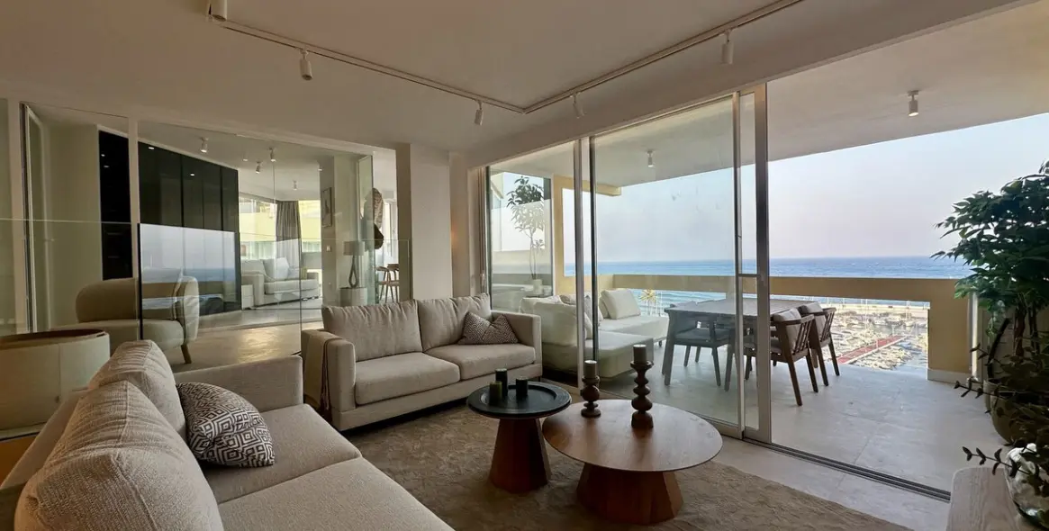 Venta de apartamento en planta media en Marbella 2