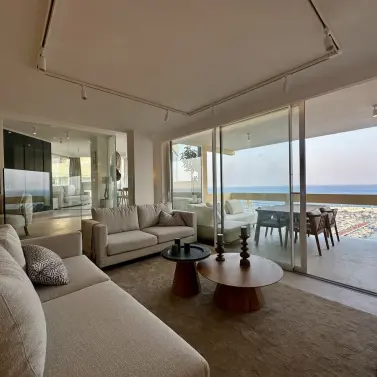 Venta de apartamento en planta media en Marbella