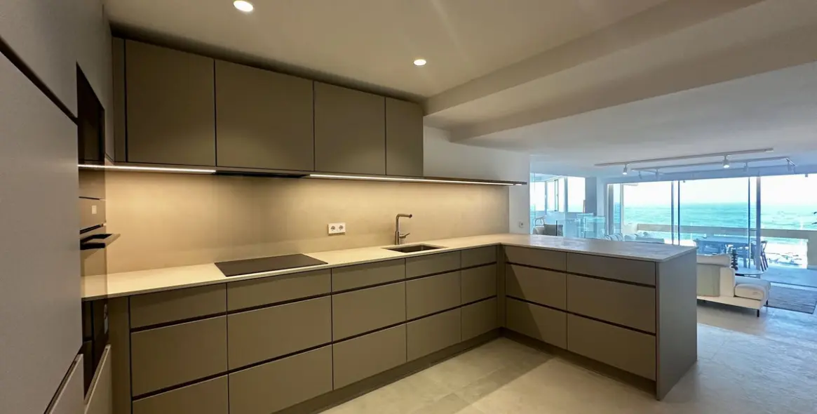 Venta de apartamento en planta media en Marbella 3