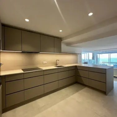 Venta de apartamento en planta media en Marbella