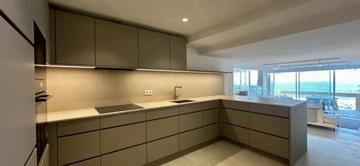 Venta de apartamento en planta media en Marbella 2