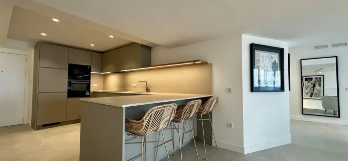 Venta de apartamento en planta media en Marbella 3