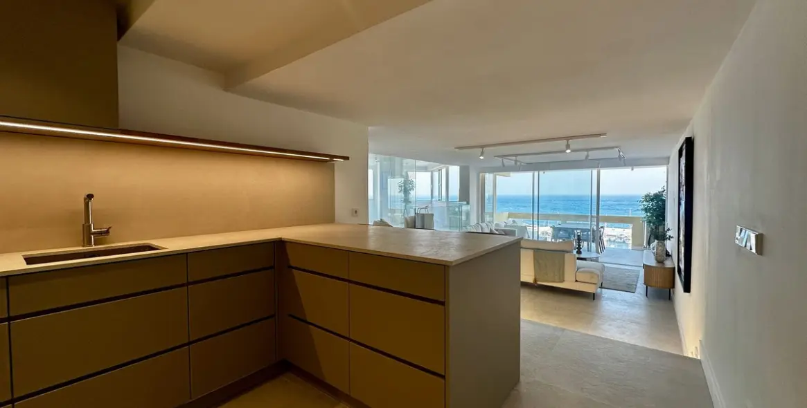 Venta de apartamento en planta media en Marbella 13