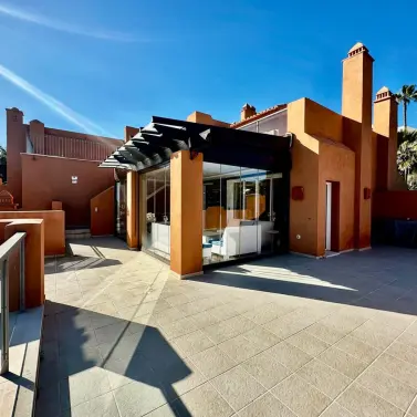 Venta de ático dúplex en Nueva Andalucía