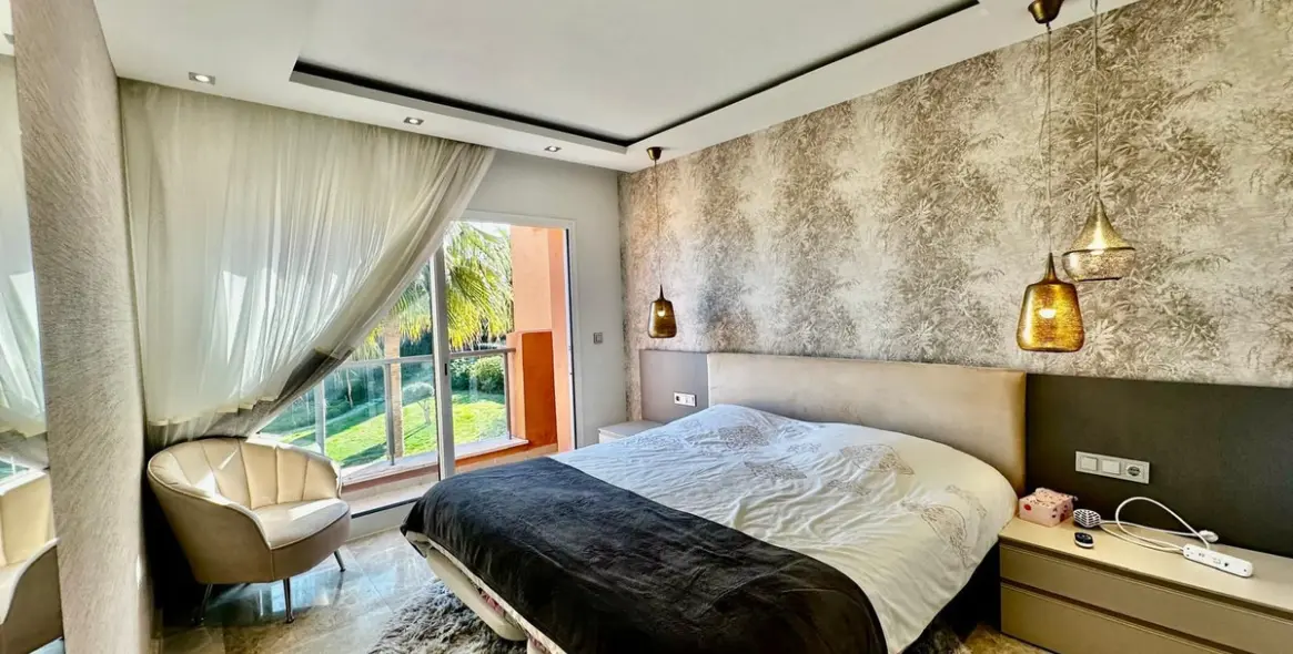 Venta de ático dúplex en Nueva Andalucía 11