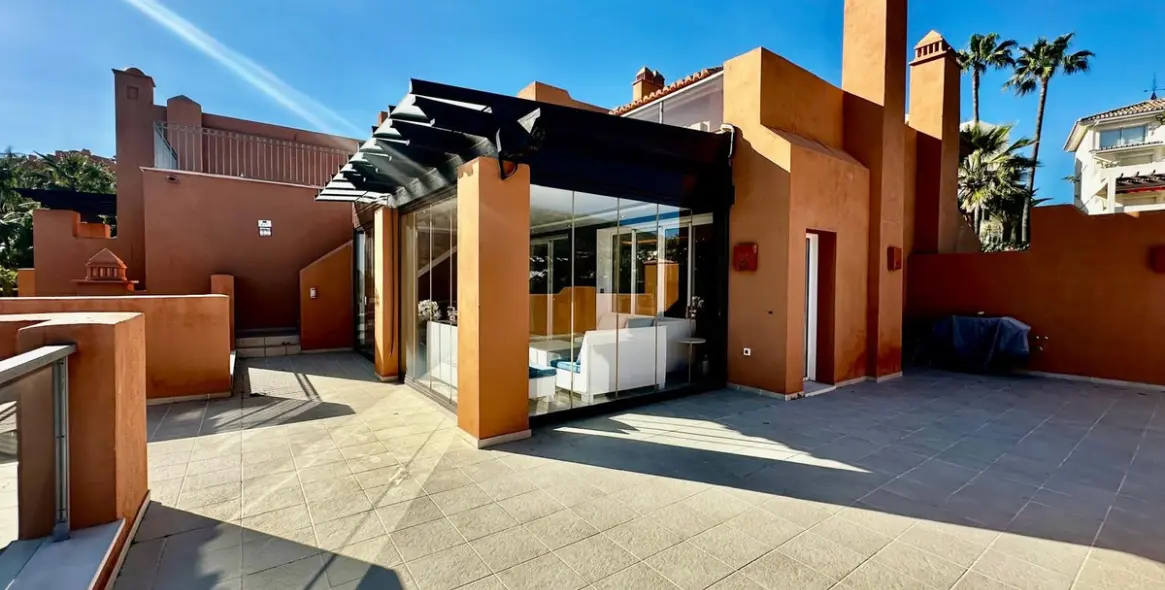 Venta de ático dúplex en Nueva Andalucía 19