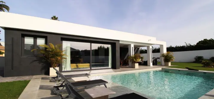 Venta de villa independiente en San Pedro de Alcántara 0