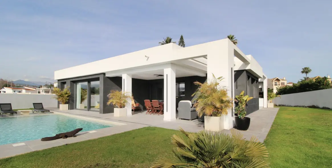 Продажа  отдельно стоящей виллы в San Pedro de Alcántara 11