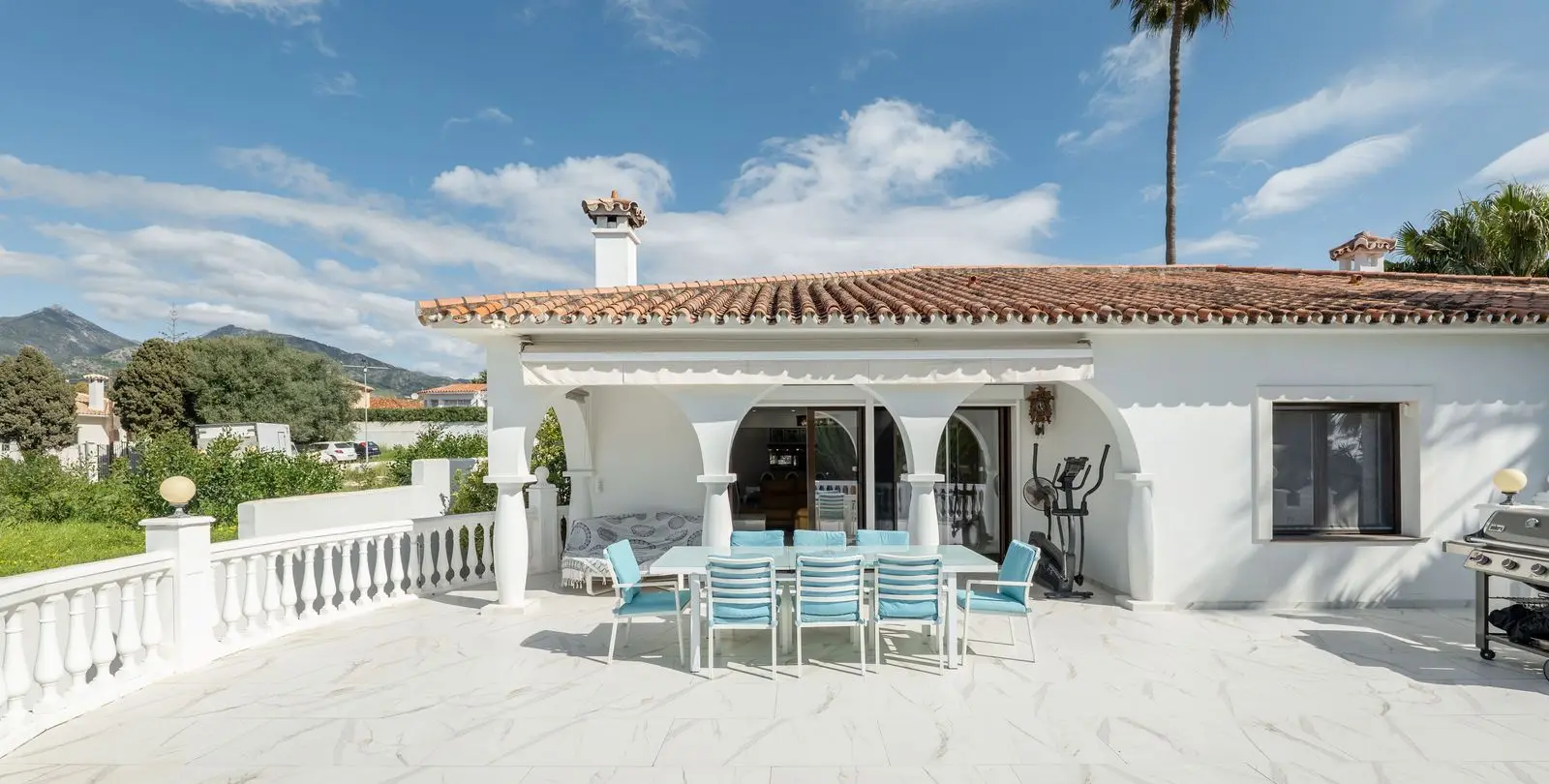 Sale of detached villa in Río Real 6