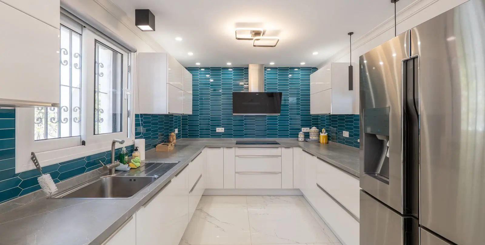 Sale of detached villa in Río Real 8