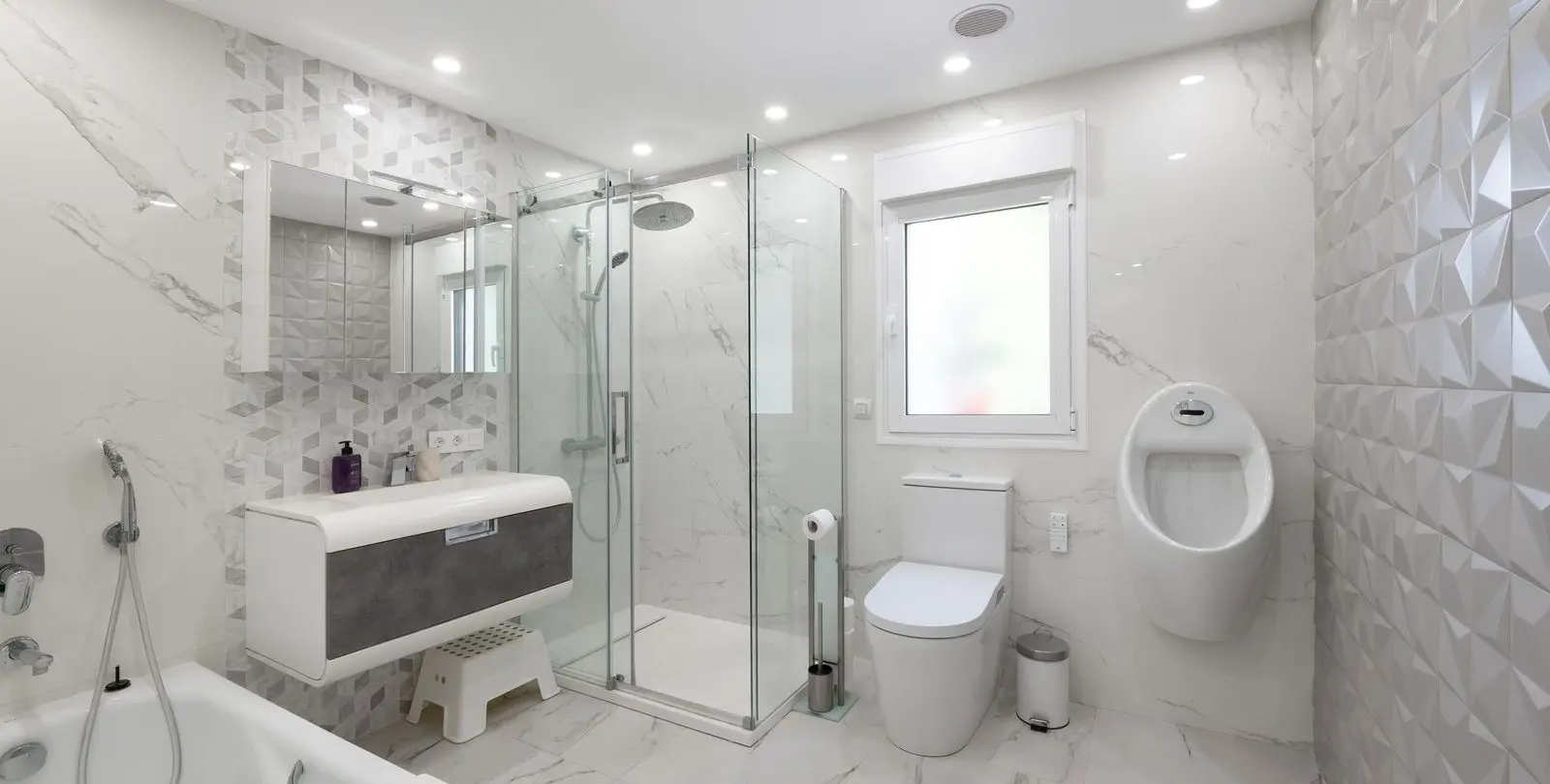 Sale of detached villa in Río Real 10